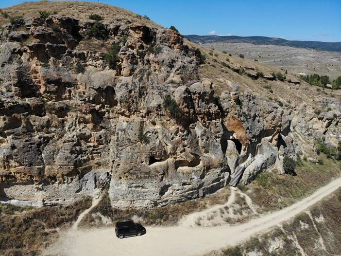 Gümüşhane’nin Sümela’sı Çakırkaya Manastırı kuşlara yuva oldu 11